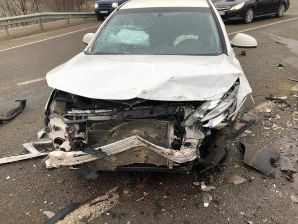 Под Ставрополем в столкновении трех автомобилей травмированы 2 человека